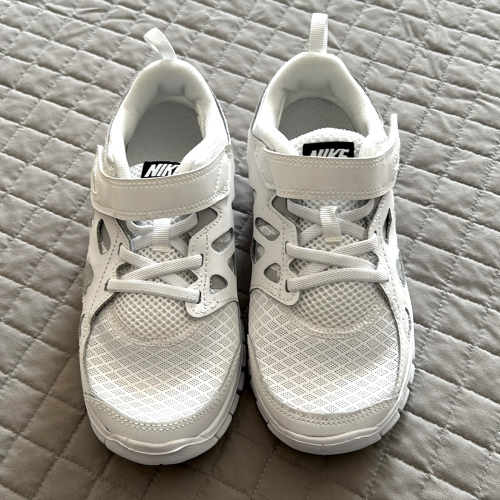 NWOB - 👟 NIKE Free Run 2 Kid Sneakers